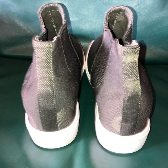 Steve Madden high-top Camo sneakers size 9 - Picture 3 of 5
